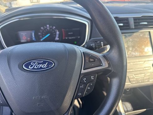 Used 2019 Ford Fusion SE image 15