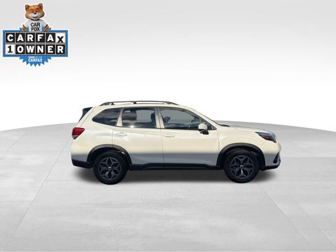 Used 2024 Subaru Forester Premium image 4