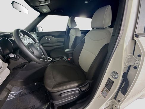 Used 2017 Kia Soul FWD image 20