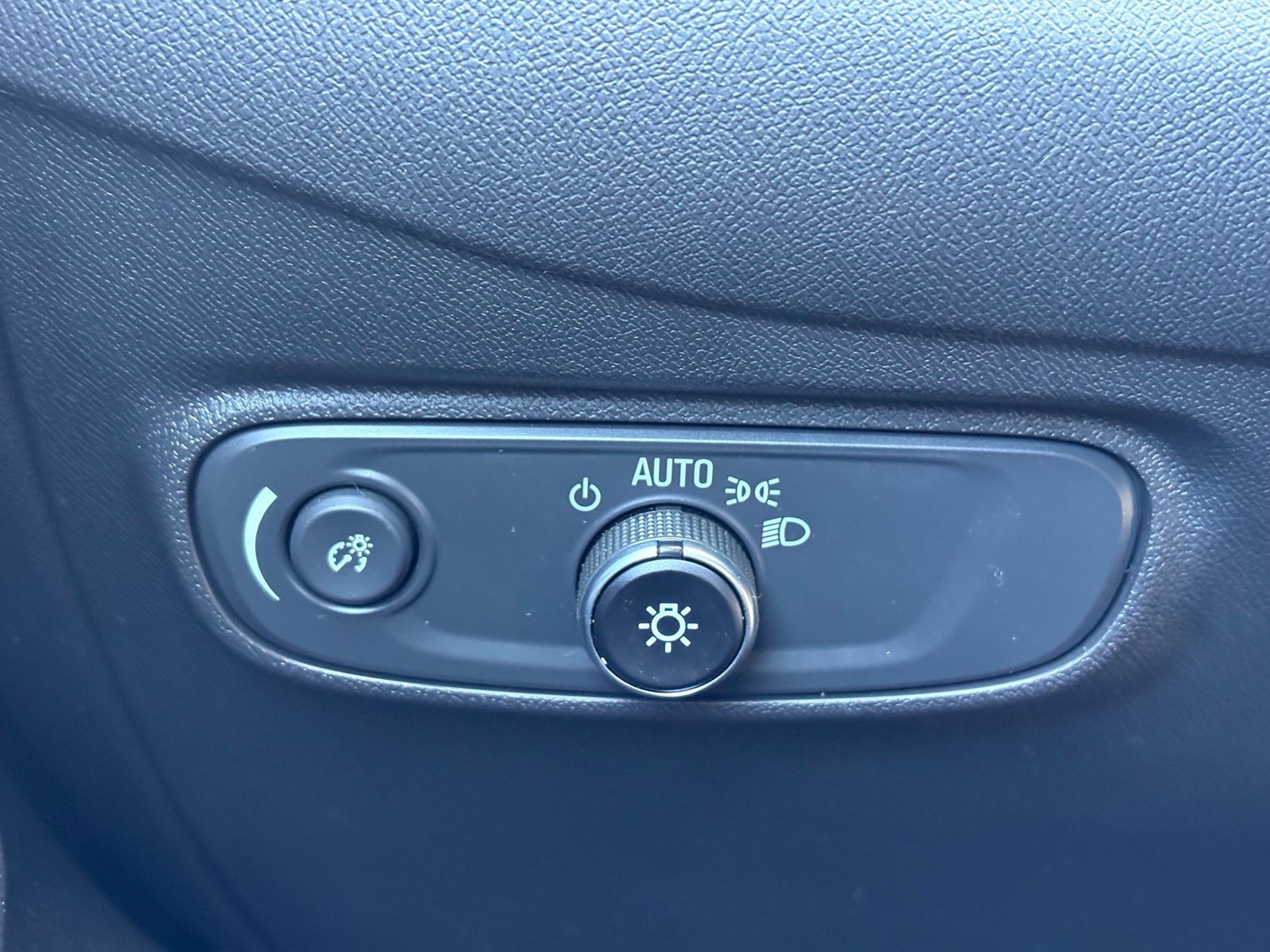 Used 2024 Chevrolet Equinox LT FWD image 17
