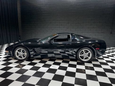 Used 2004 Chevrolet Corvette Coupe w/ Roof Package image 9