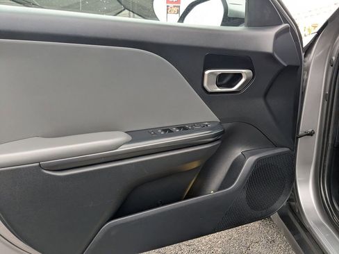 Used 2025 Kia K4 LXS image 13