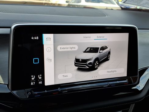 Used 2025 Volkswagen Atlas Cross Sport SE image 15
