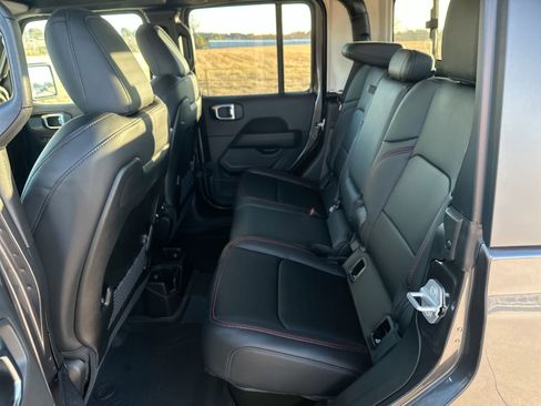 New 2025 Jeep Gladiator Rubicon w/ Convenience Group image 22