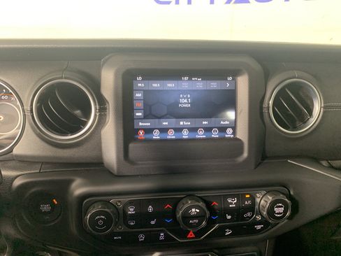Used 2018 Jeep Wrangler Unlimited Sahara w/ Dual Top Group AWD/4WD image 25