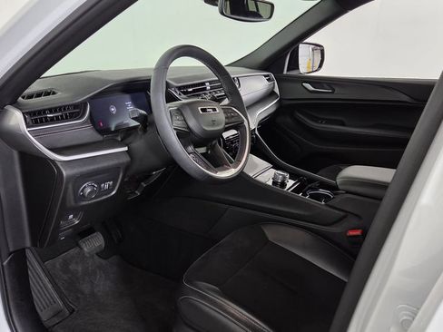 Used 2023 Jeep Grand Cherokee L Laredo AWD/4WD image 16