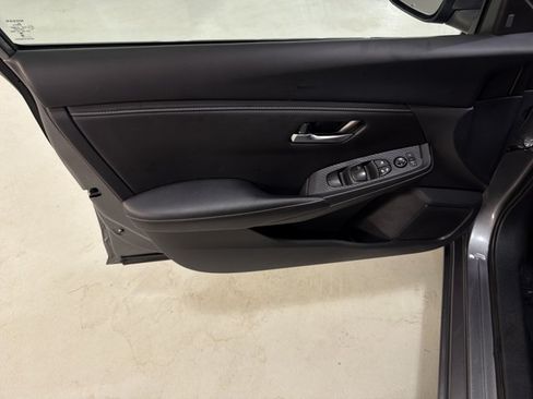 Used 2025 Nissan Sentra SV FWD image 17