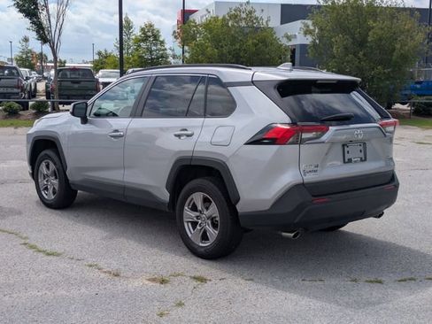 Used 2025 Toyota RAV4 XLE FWD image 5