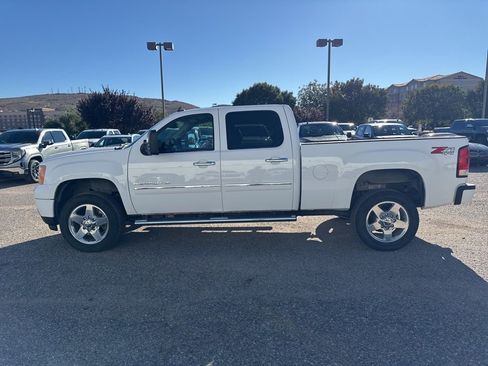 Used 2014 GMC Sierra 2500 Denali w/ Suspension Package, Off-Road image 9