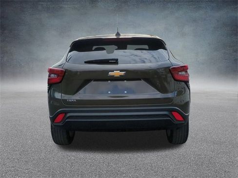 Certified 2024 Chevrolet Trax LS w/ LS Convenience Package image 8