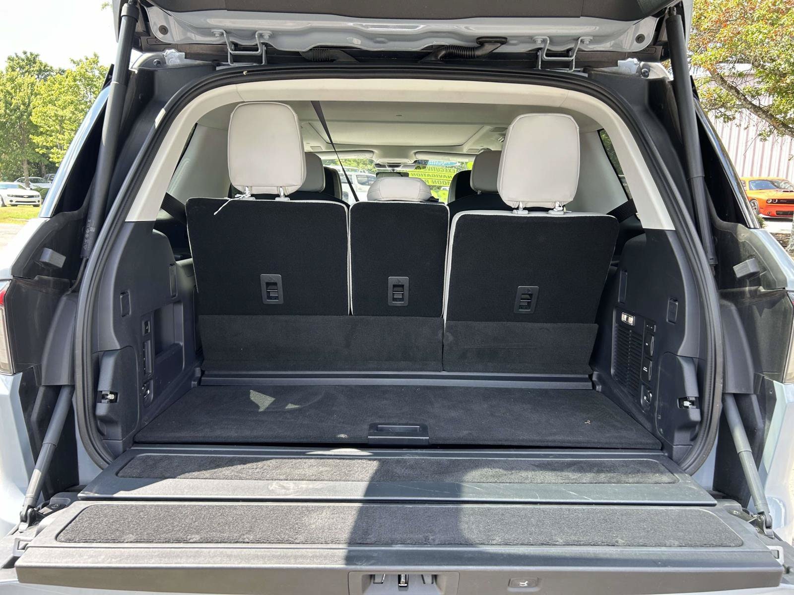 Certified 2025 Lincoln Navigator Reserve AWD/4WD image 15