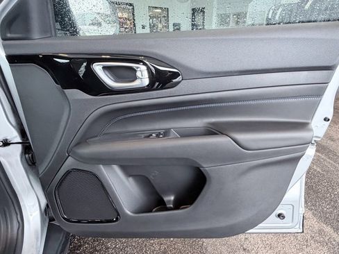 New 2026 Jeep Compass Latitude image 19