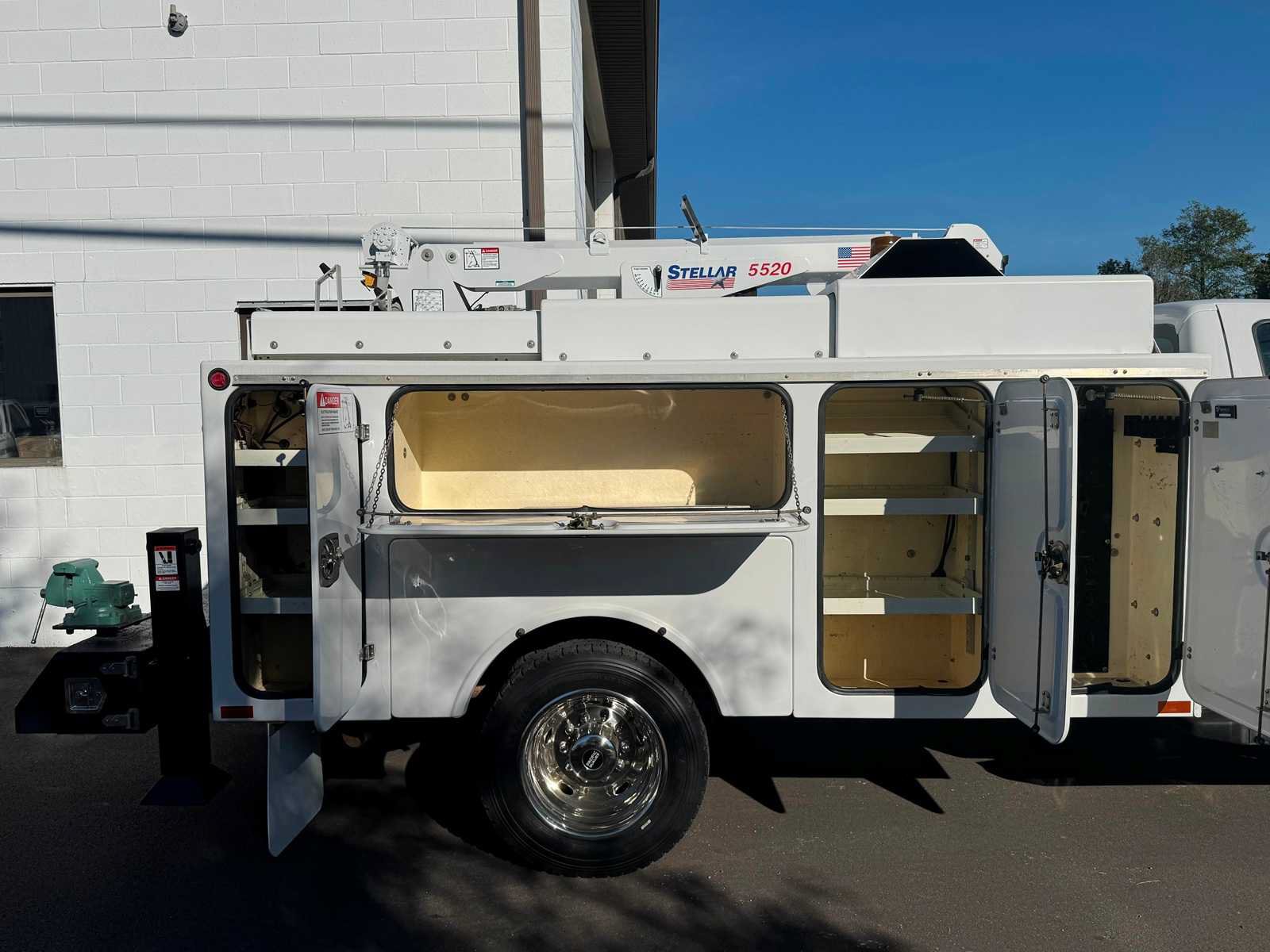 Used 2015 Ford F550 2WD Regular Cab Super Duty image 4