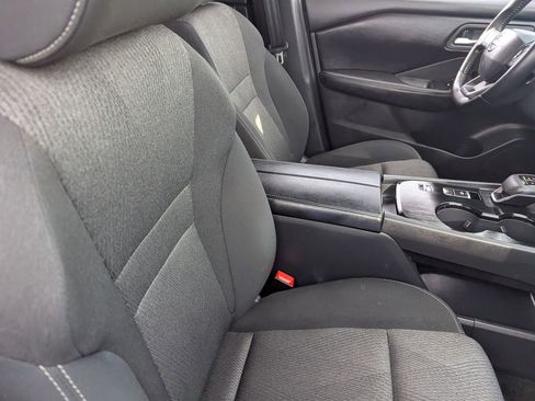 Certified 2025 Nissan Rogue SV FWD image 10