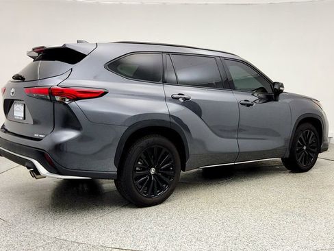 Used 2023 Toyota Highlander XSE AWD/4WD image 5