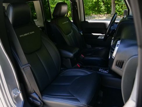 Used 2016 Jeep Wrangler Unlimited Rubicon AWD/4WD image 33