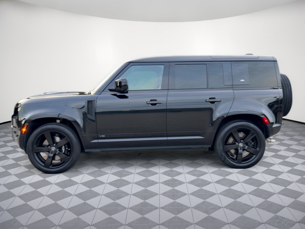 Used 2023 Land Rover Defender 110 V8 AWD/4WD image 2
