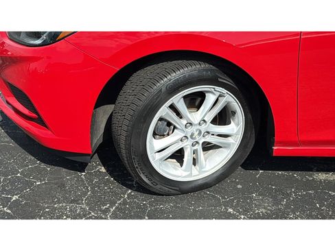Used 2017 Chevrolet Cruze LT FWD image 11