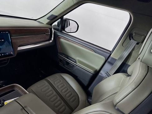 Used 2022 Rivian R1T Adventure image 19