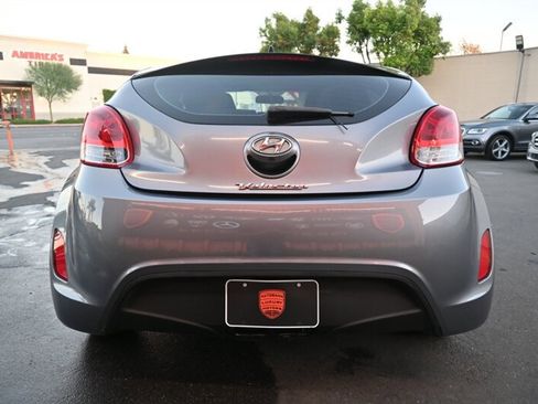 Used 2017 Hyundai Veloster image 8