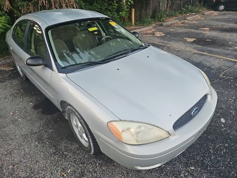 Used 2007 Ford Taurus SE FWD image 6