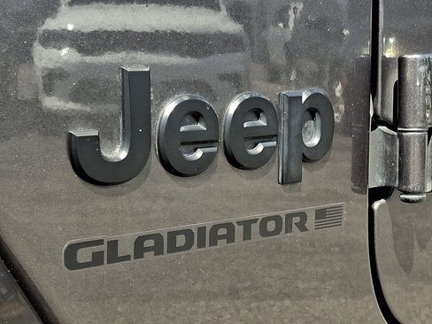 Used 2024 Jeep Gladiator Sport AWD/4WD image 28