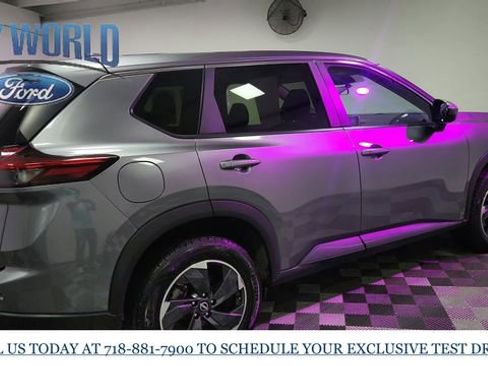 Used 2024 Nissan Rogue SV image 7