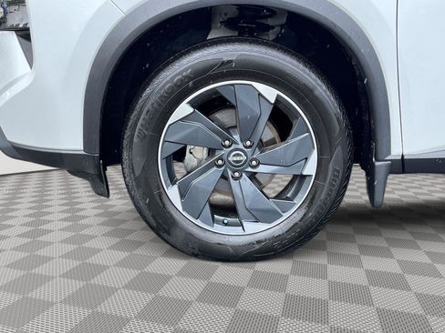 Used 2024 Nissan Rogue SV w/ SV Premium Package AWD/4WD image 9