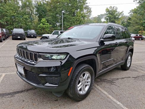 Certified 2023 Jeep Grand Cherokee Laredo w/ Luxury Tech Group I image 3
