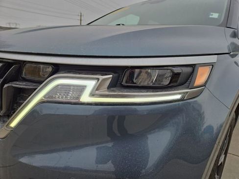 Used 2024 Kia Carnival EX image 6