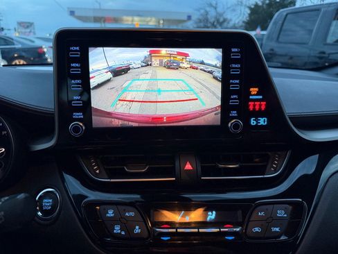 Used 2019 Toyota C-HR XLE FWD image 16