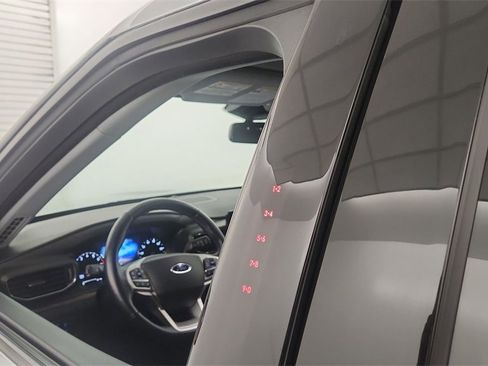 Used 2022 Ford Explorer Limited w/ Equipment Group 301A image 29