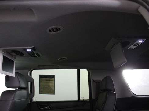 Used 2018 Chevrolet Suburban Premier image 21