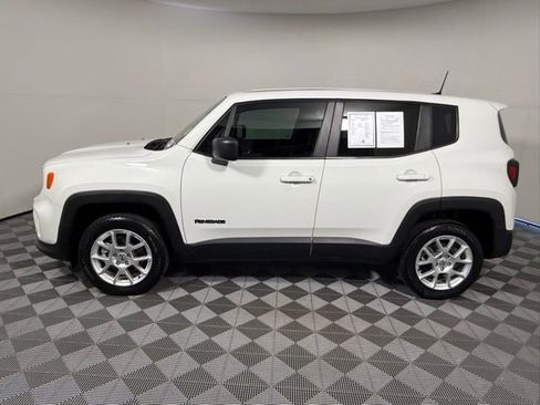 Used 2023 Jeep Renegade Latitude image 3