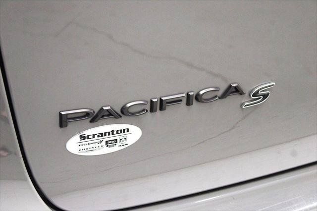 Certified 2025 Chrysler Pacifica Limited FWD image 45