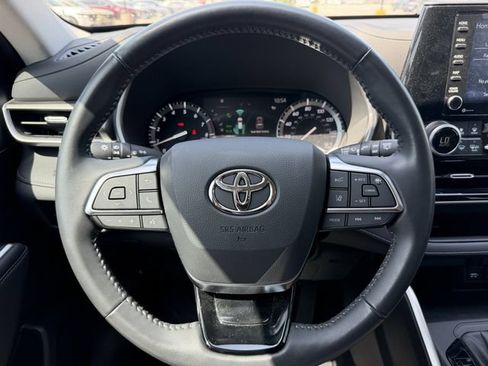 Used 2021 Toyota Highlander XLE FWD image 15
