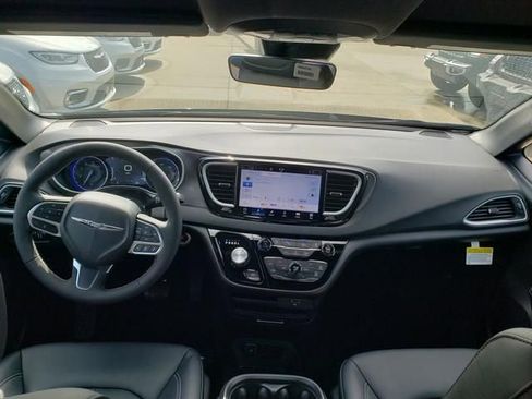 New 2026 Chrysler Voyager LX image 8