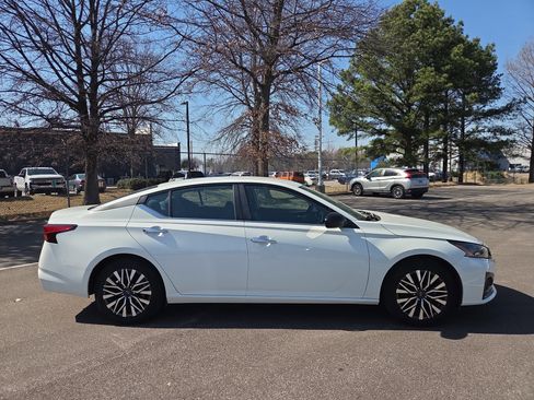 Used 2025 Nissan Altima 2.5 SV image 6