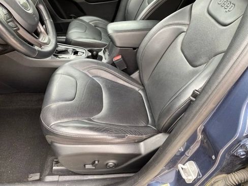 Used 2019 Jeep Cherokee Limited AWD/4WD image 17