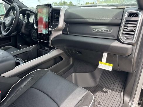 New 2026 RAM 2500 Laramie AWD/4WD image 10