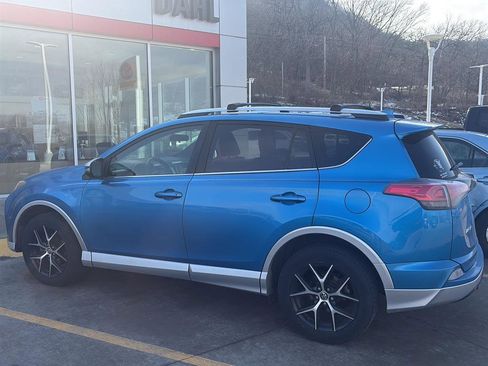 Used 2016 Toyota RAV4 SE image 3