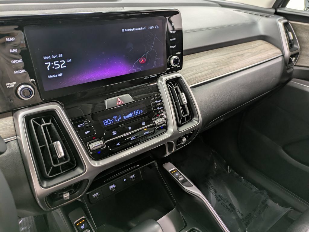 Certified 2023 Kia Sorento X-Line EX AWD/4WD image 10