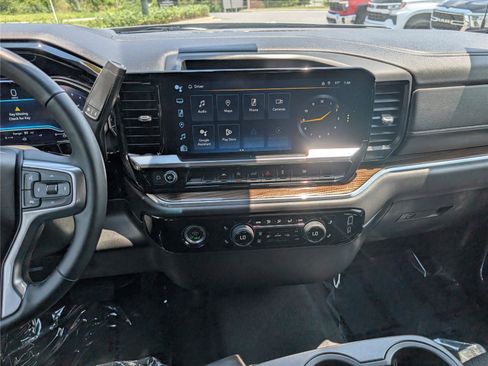 Used 2023 Chevrolet Silverado 1500 LT AWD/4WD image 17