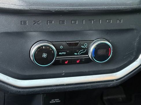 Used 2025 Ford Expedition Platinum image 14