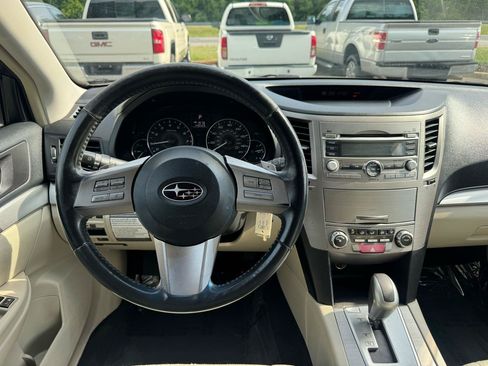 Used 2011 Subaru Outback 2.5i Premium AWD/4WD image 18
