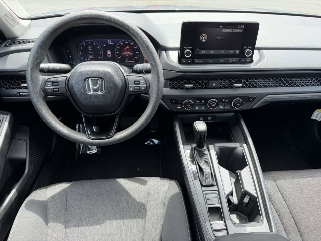 Used 2025 Honda Accord SE image 15