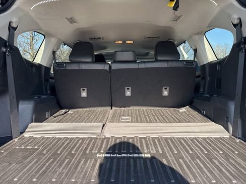 Used 2023 Toyota Highlander XLE image 22