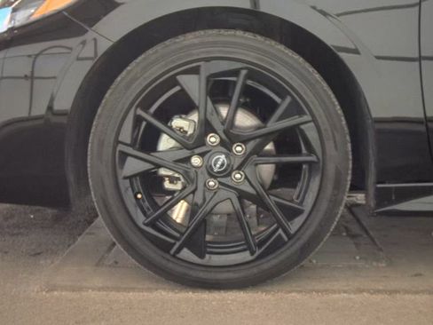 Certified 2025 Nissan Sentra SR w/ Midnight Edition image 9