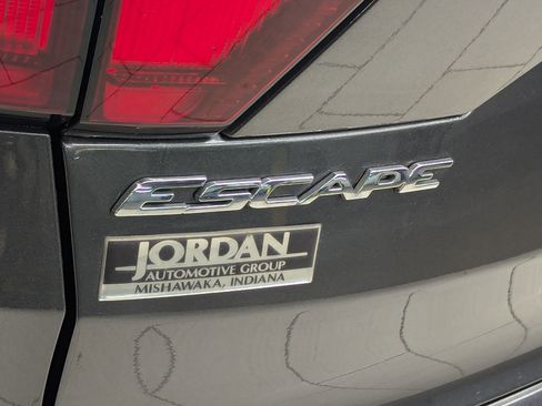 Used 2019 Ford Escape SEL image 32