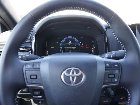 Used 2026 Toyota Camry SE AWD/4WD image 22